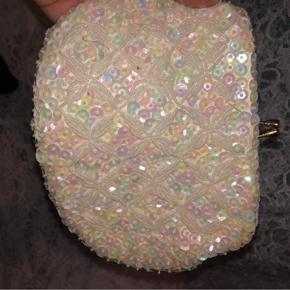 Elegant white  Clutch with Iridescent Sequins and Gold Frame made by Du Val. - Picture 2 of 8